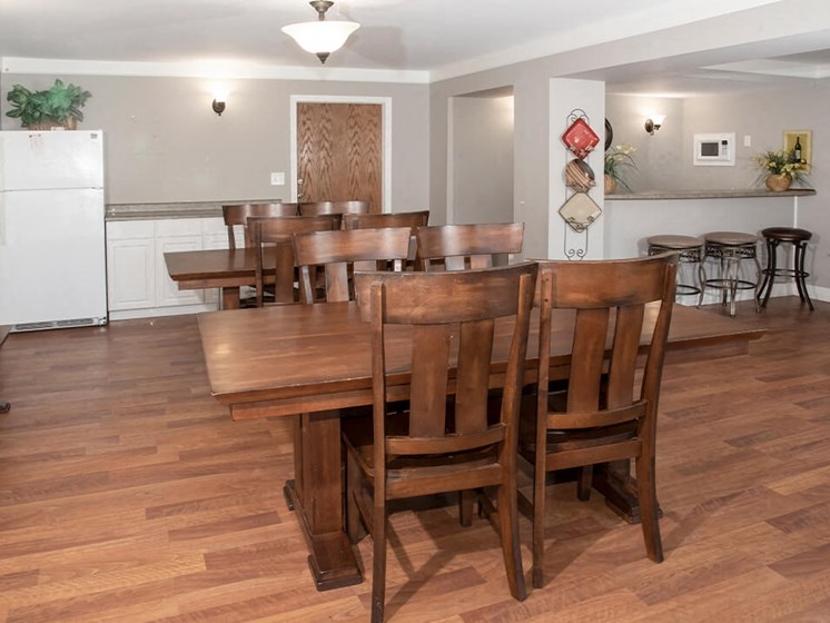 Dining area at Heritage Manor Apartments
